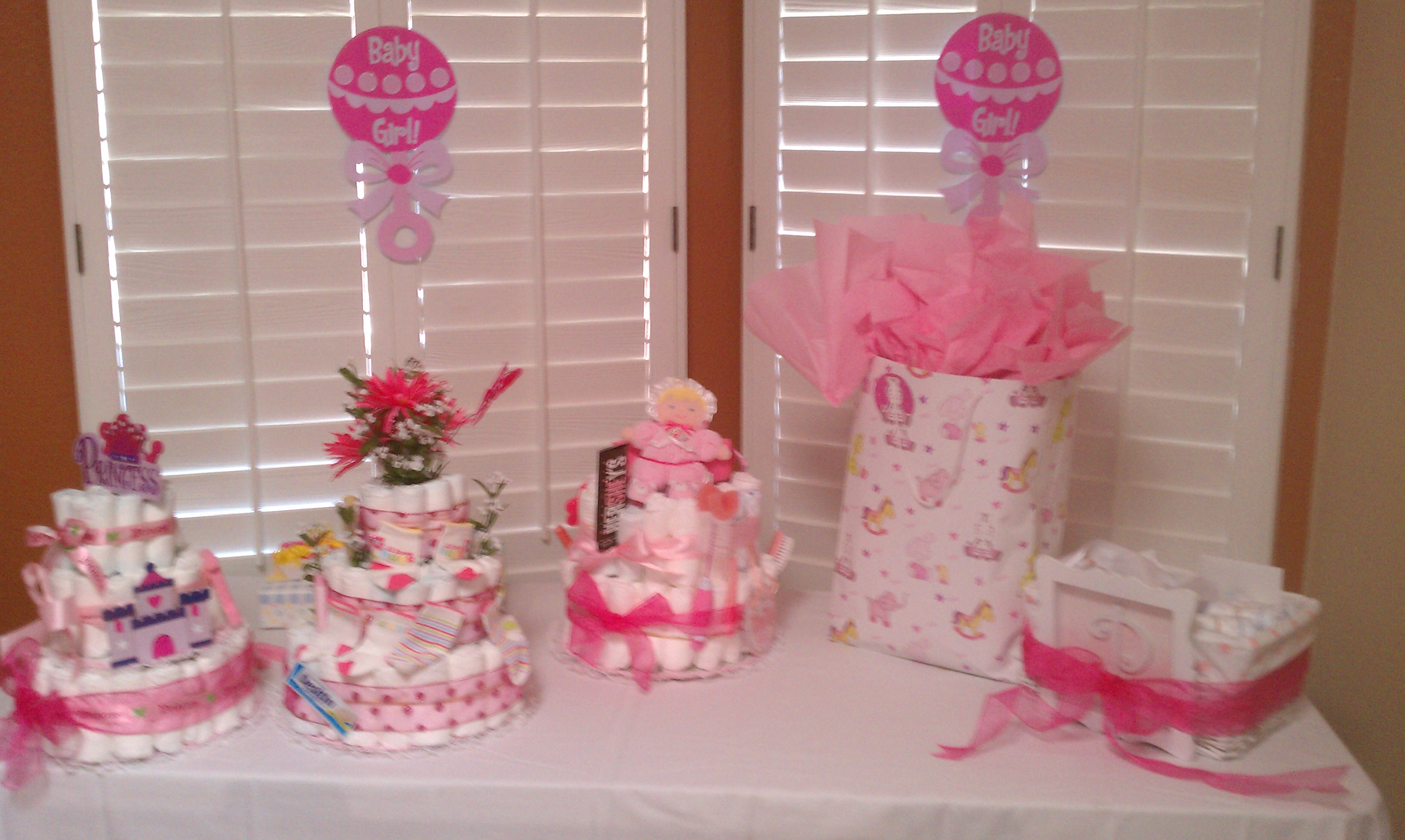 baby shower favor table